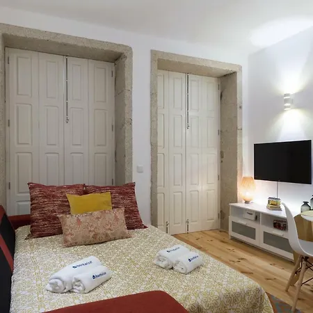 Apartment Spacious Bright Flat With Terrace By Host Wise